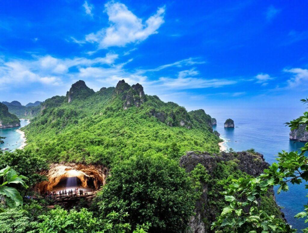 Khao Sam Roi Yot National Park – Nature’s Drama Near Hua Hin Golf